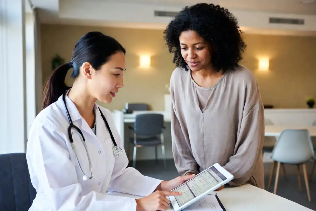 Customer support representative helping a Maryland Health Connection member with enrollment
