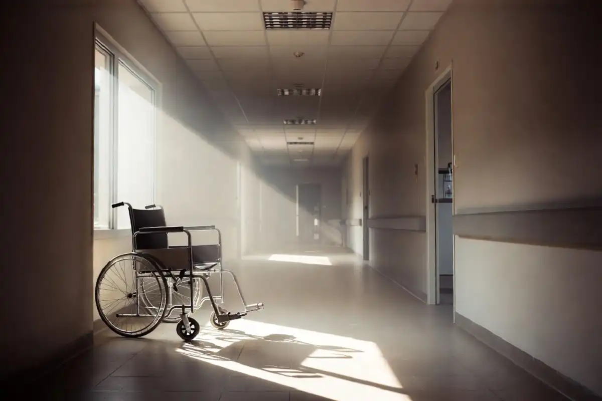 Hospital corridor representing Randy Travis health recovery journey after his 2013 stroke