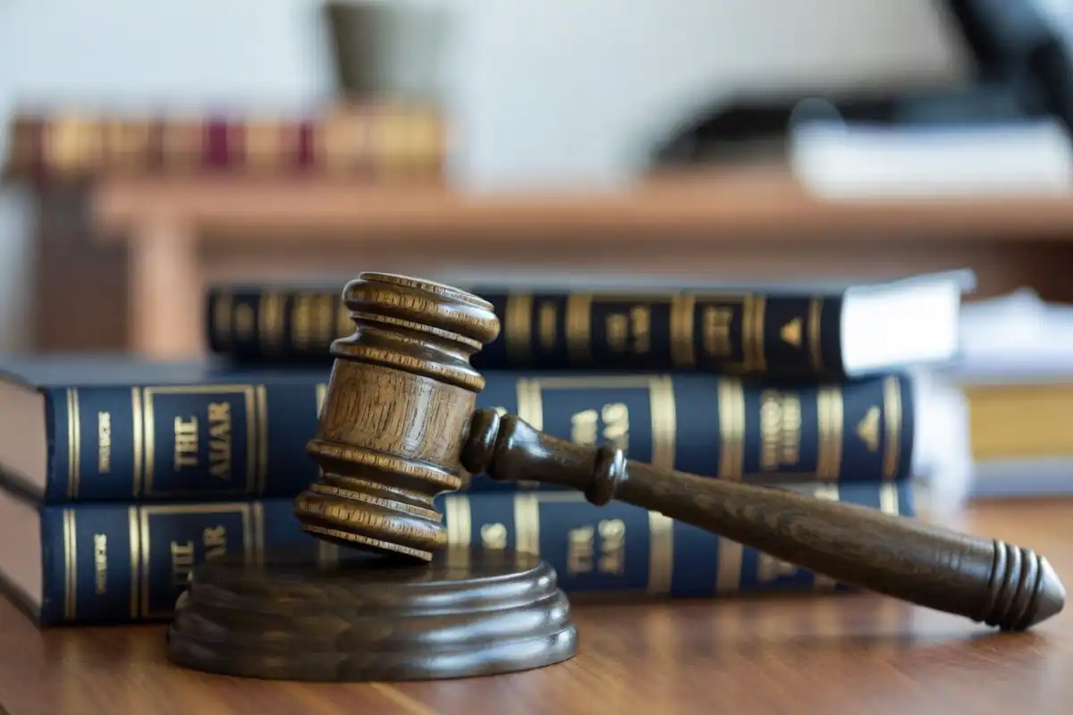 Gavel and law books showing key legal issues in Derek Rosa case